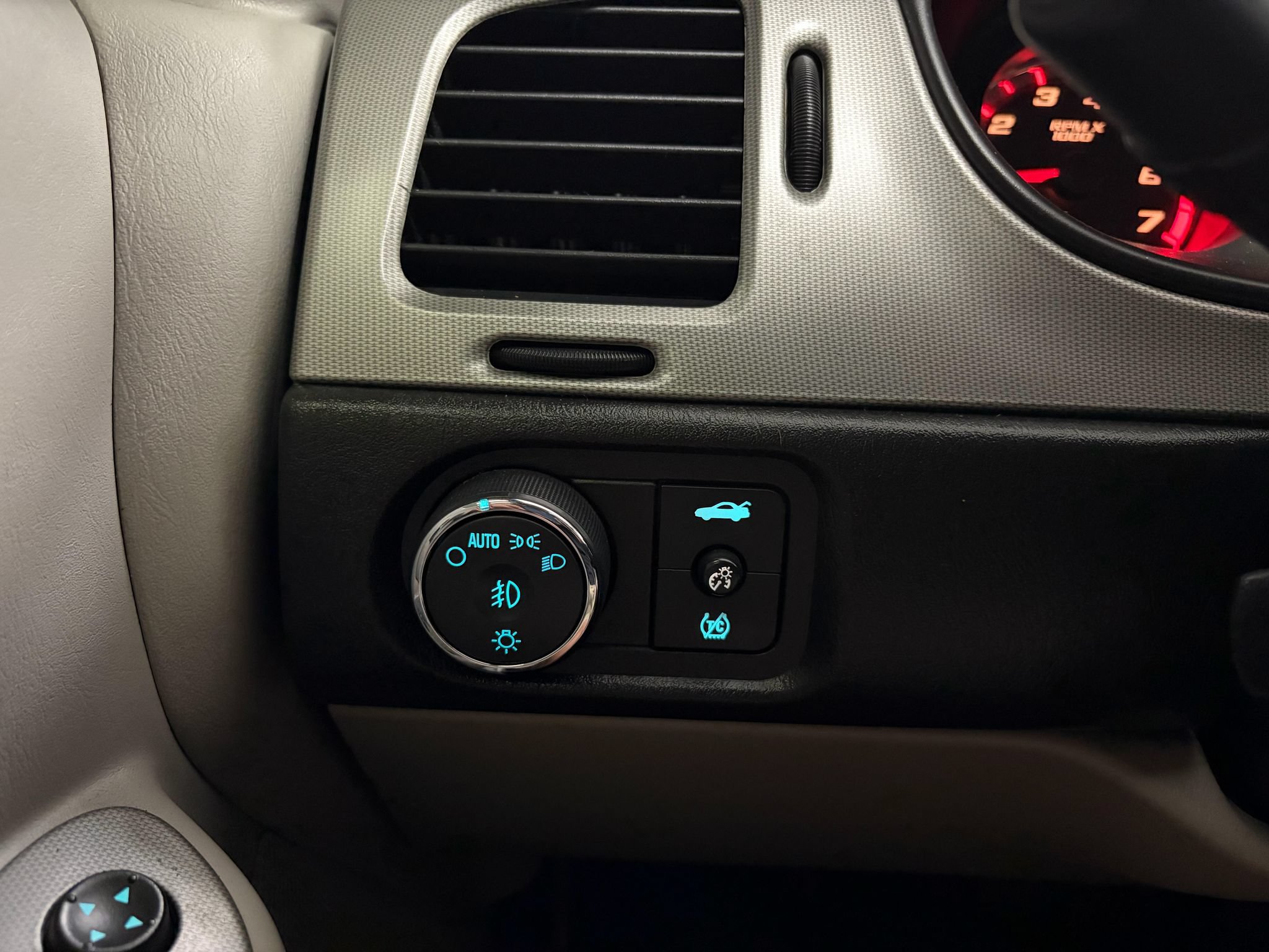 Used 2006 Chevrolet Monte Carlo SS w/ Convenience Package FWD image 15