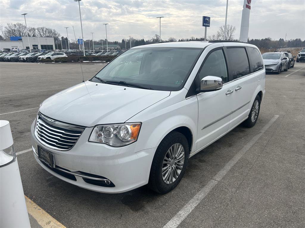 Used 2016 Chrysler Town & Country Touring-L w/ Driver Convenience Group image 21