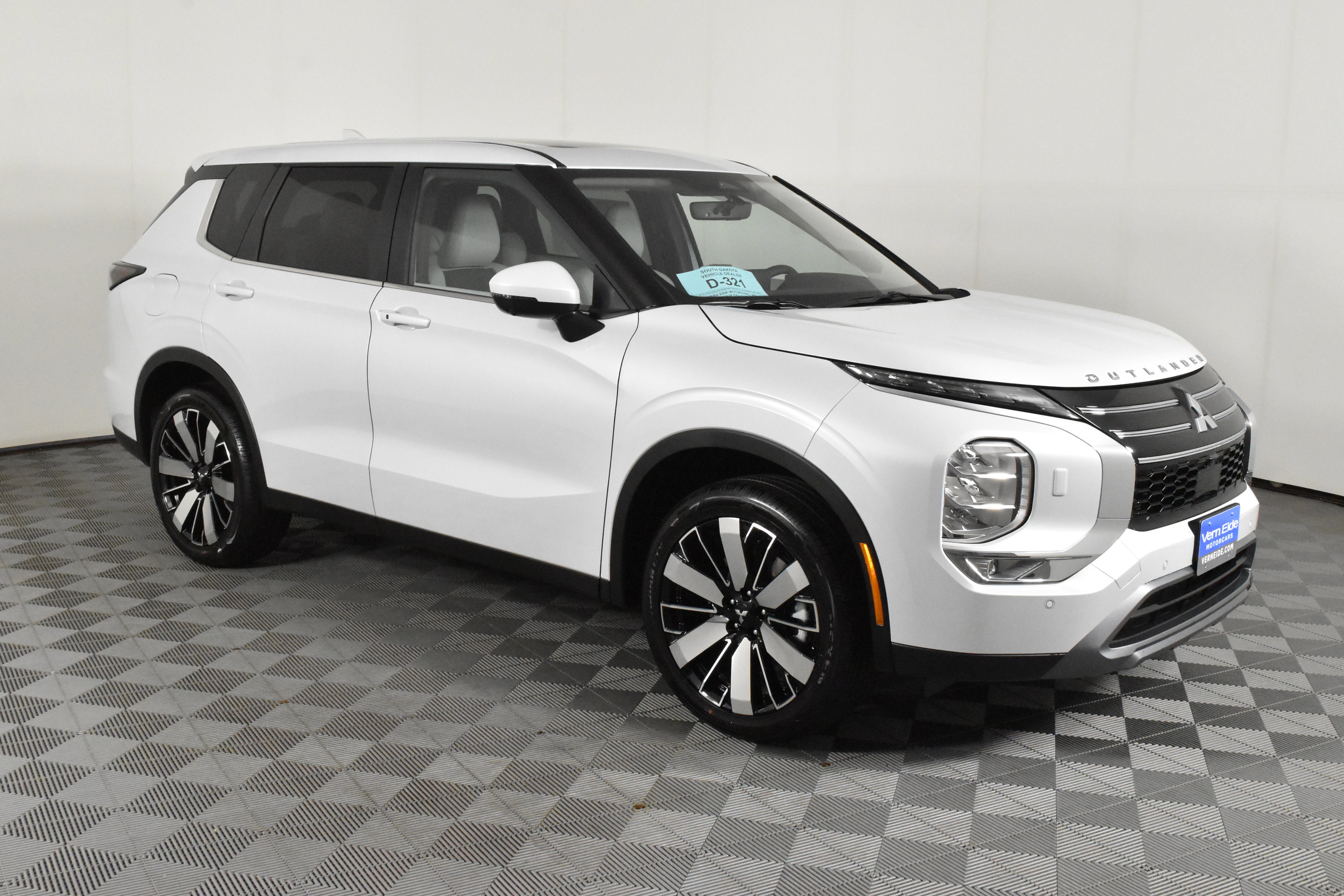 New 2025 Mitsubishi Outlander SE image 4