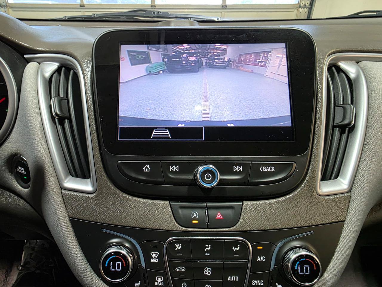Used 2022 Chevrolet Malibu LT FWD image 31