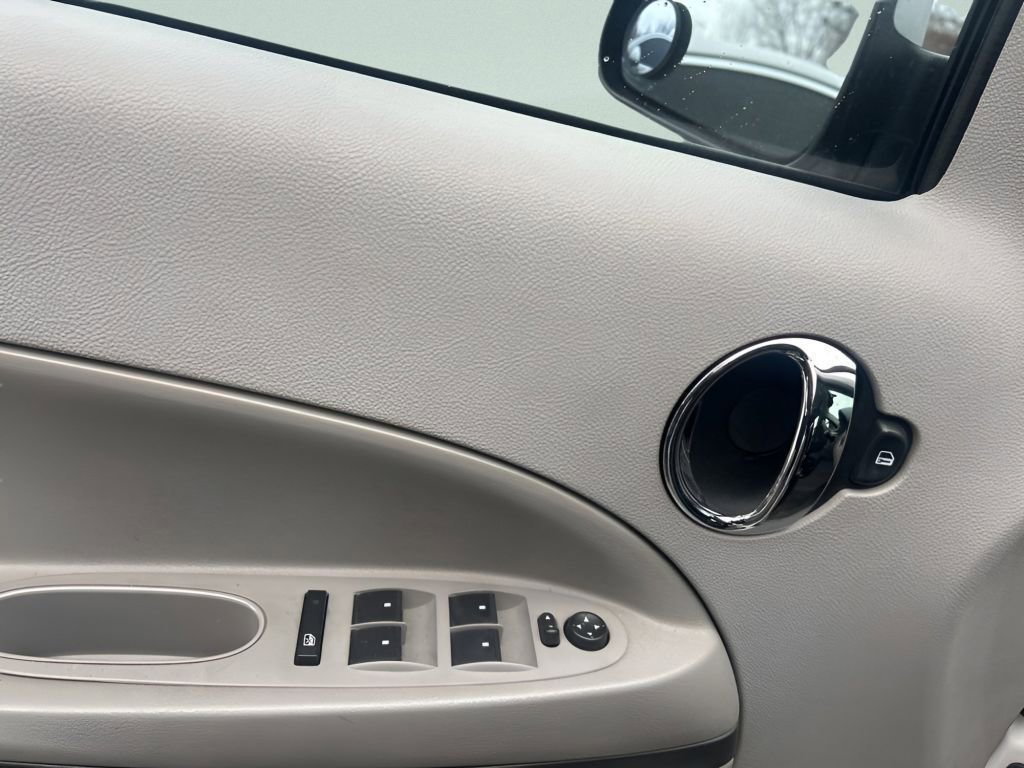 Used 2010 Chevrolet HHR LT image 18