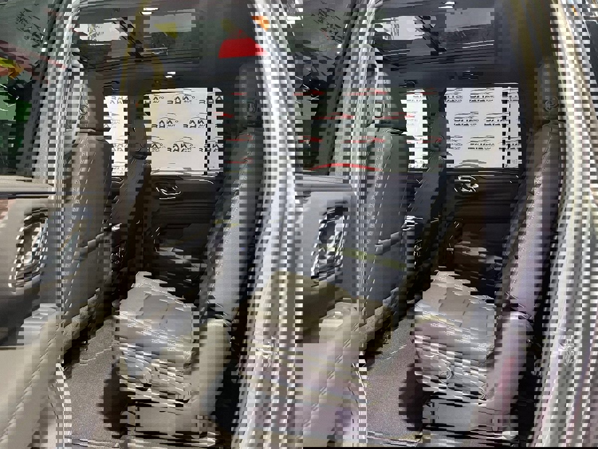 Used 2024 Chevrolet Suburban Z71 image 30