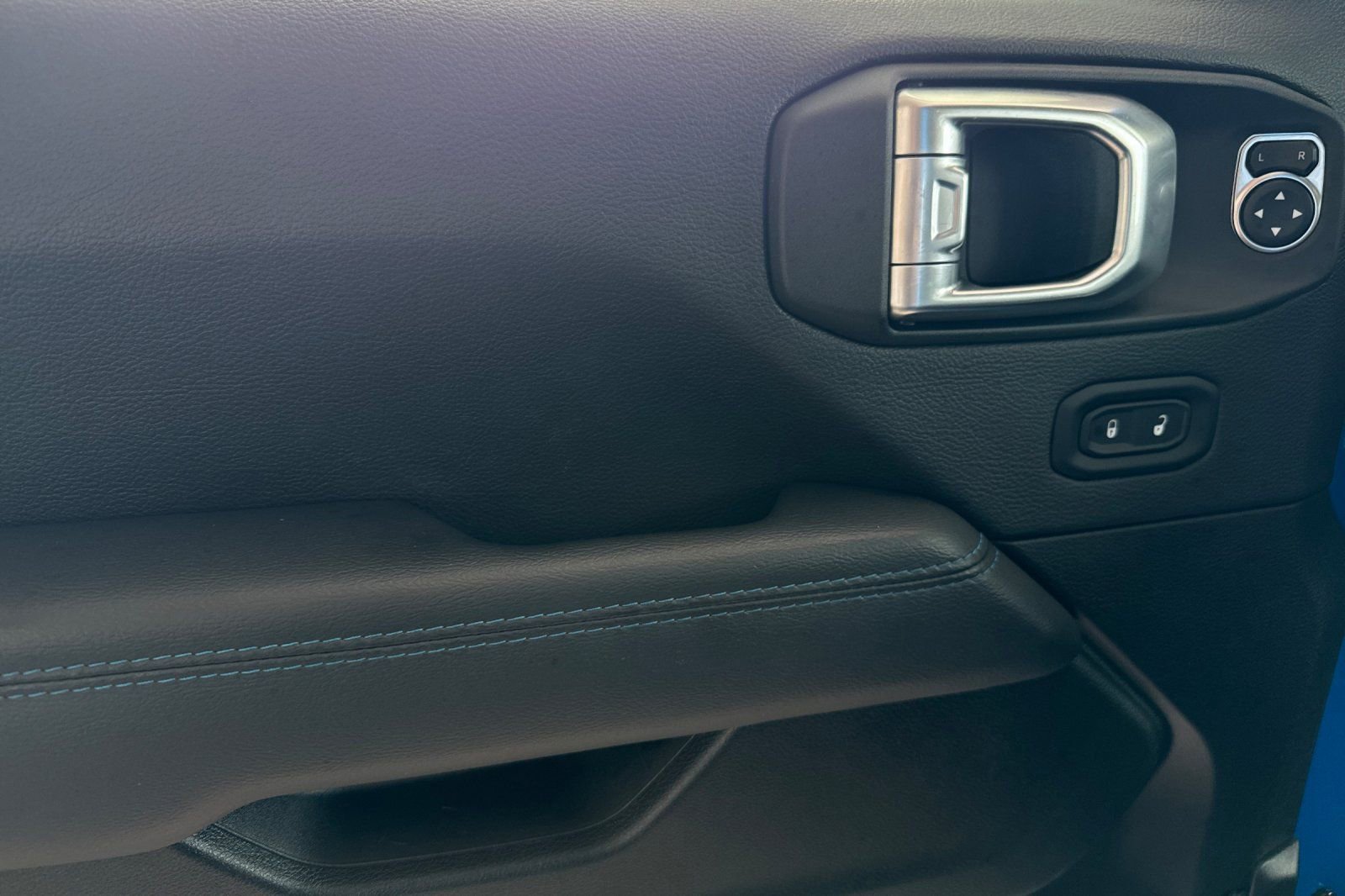 Used 2022 Jeep Wrangler Unlimited Rubicon 4xe w/ Steel Bumper Group image 12