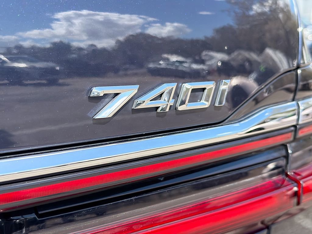 Used 2020 BMW 740i w/ Premium Package image 11