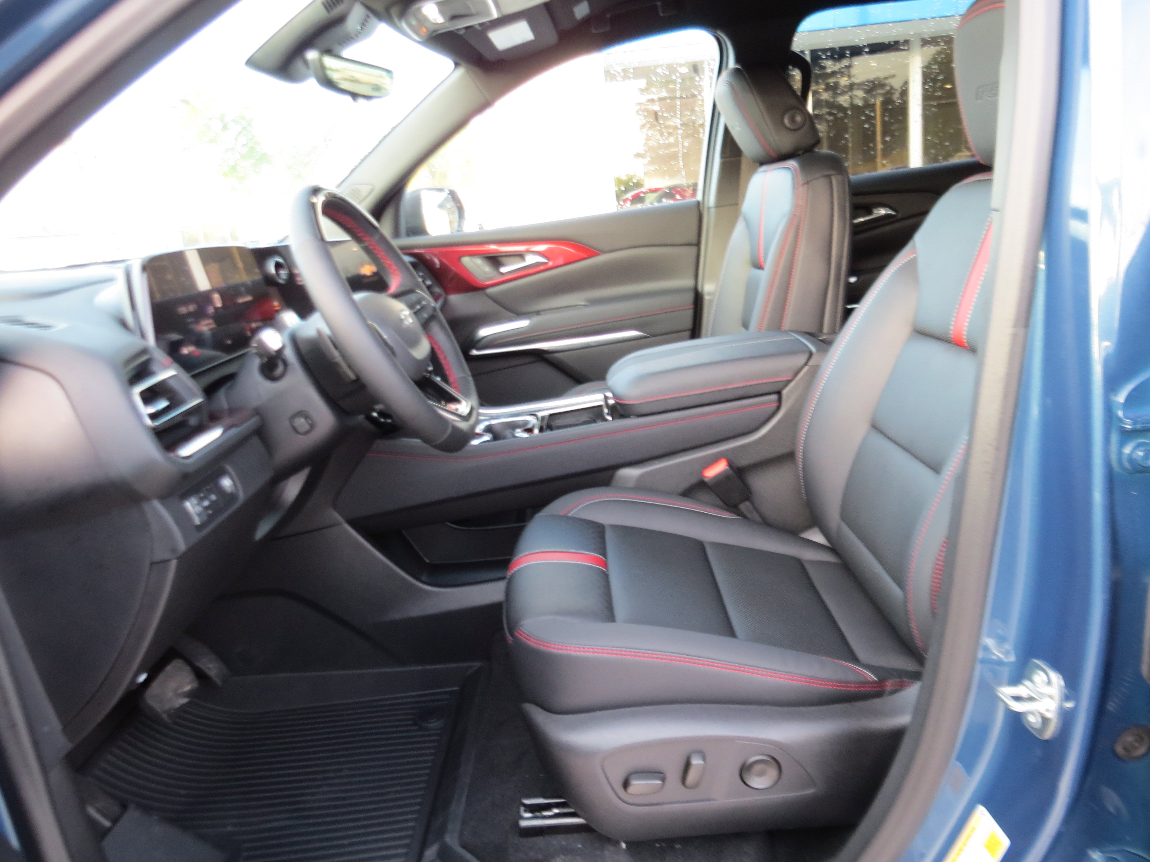 New 2026 Chevrolet Traverse RS w/ LPO, Floor Liner Package FWD image 20