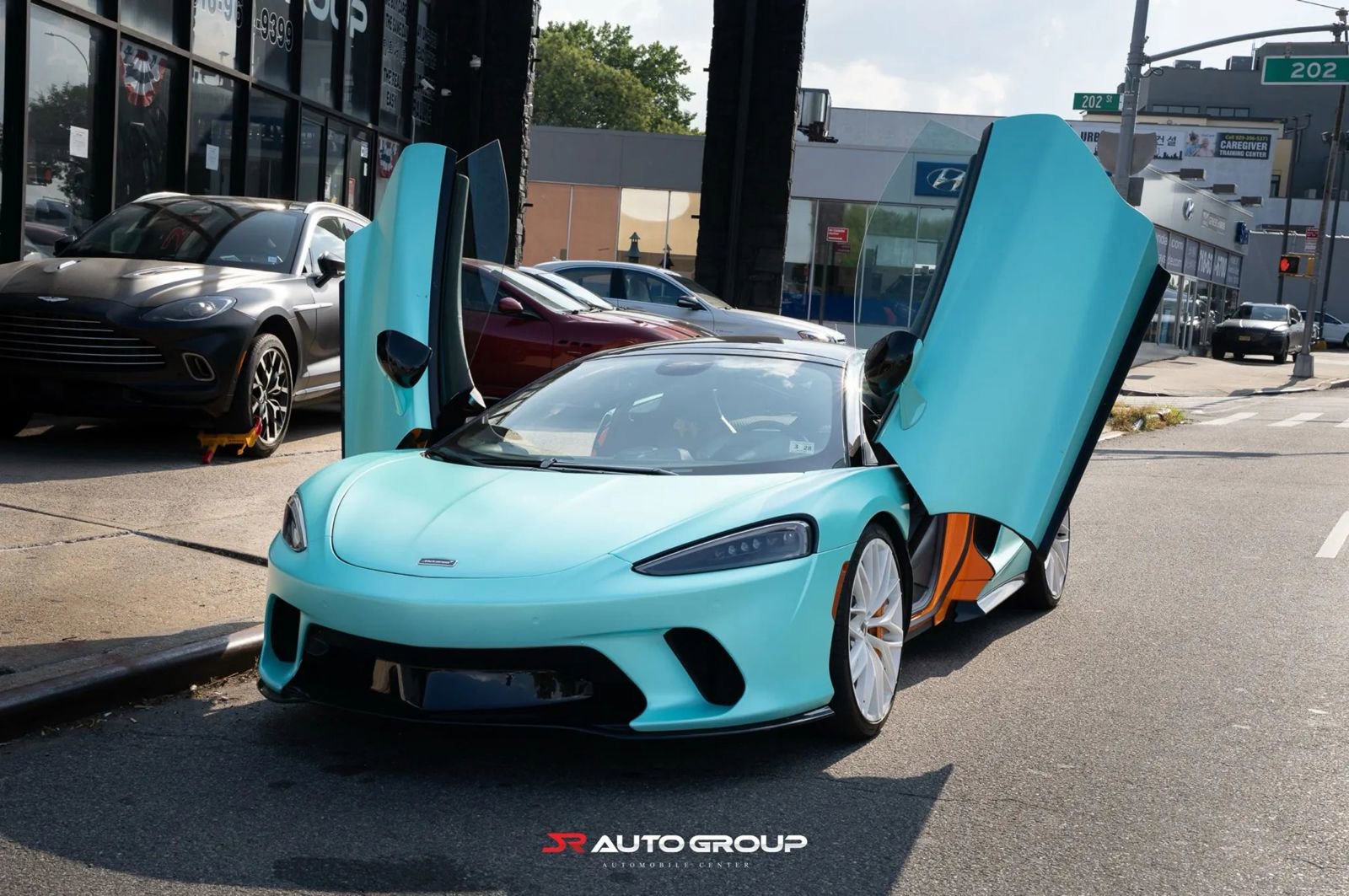 Used 2023 McLaren GT image 2