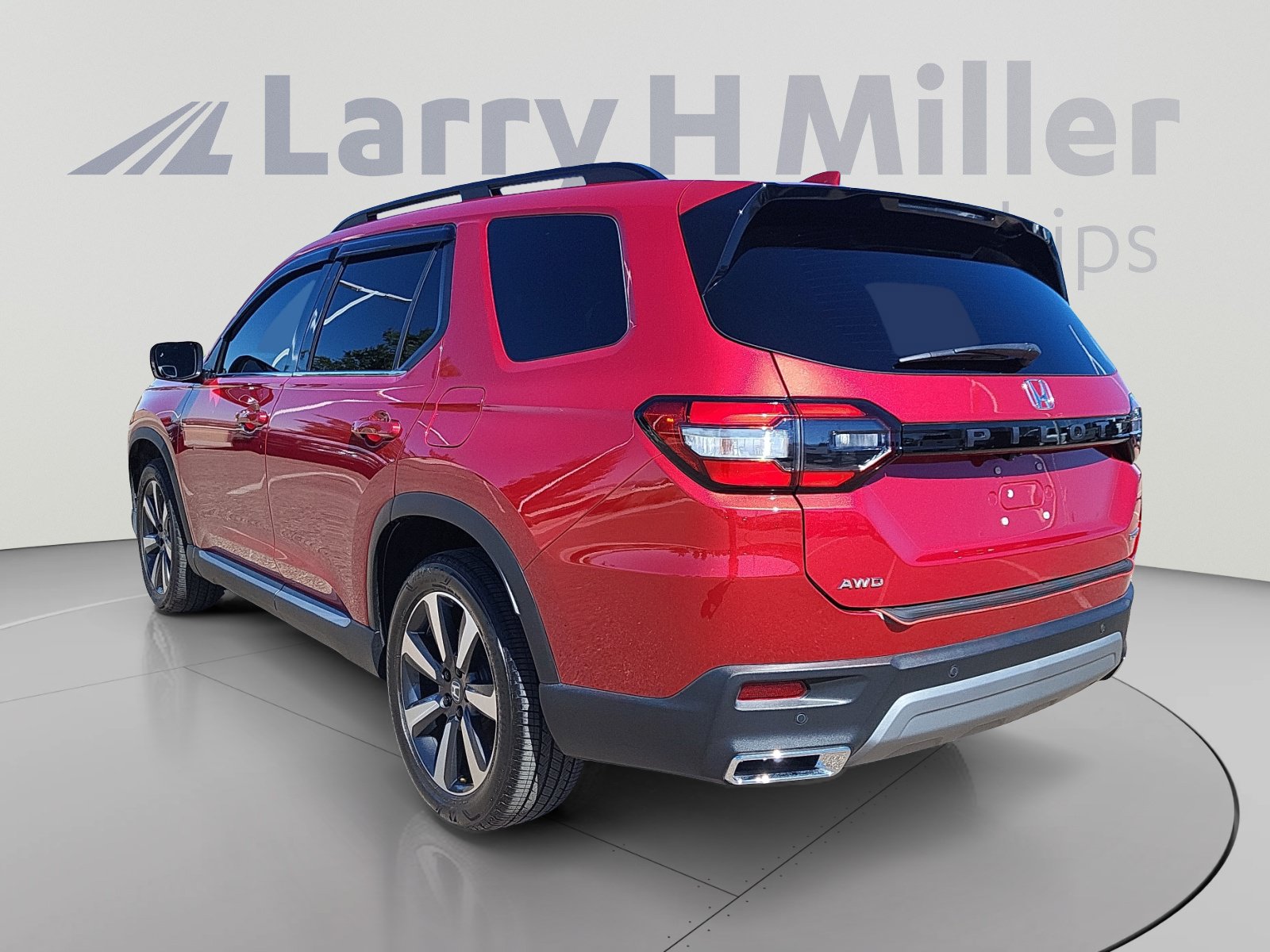 Used 2025 Honda Pilot Touring image 3
