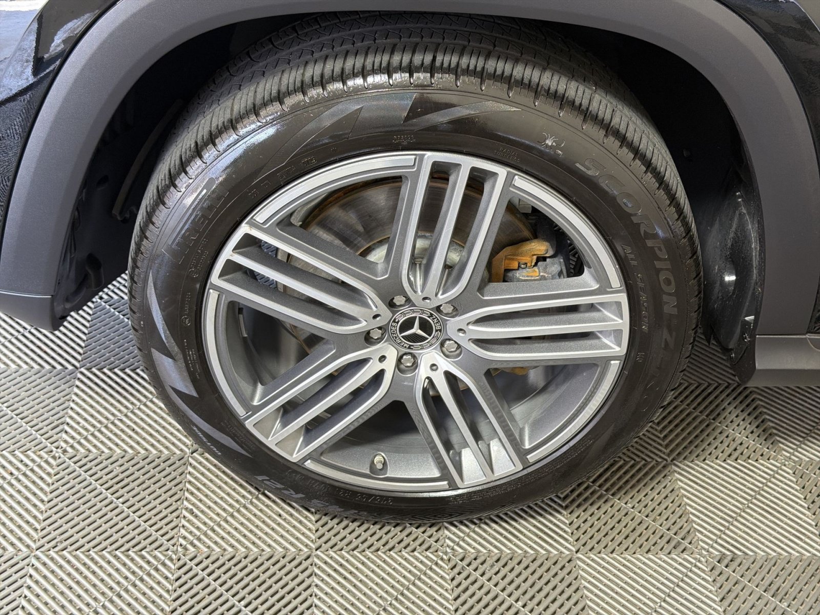 Used 2025 Mercedes-Benz GLS 450 4MATIC image 12