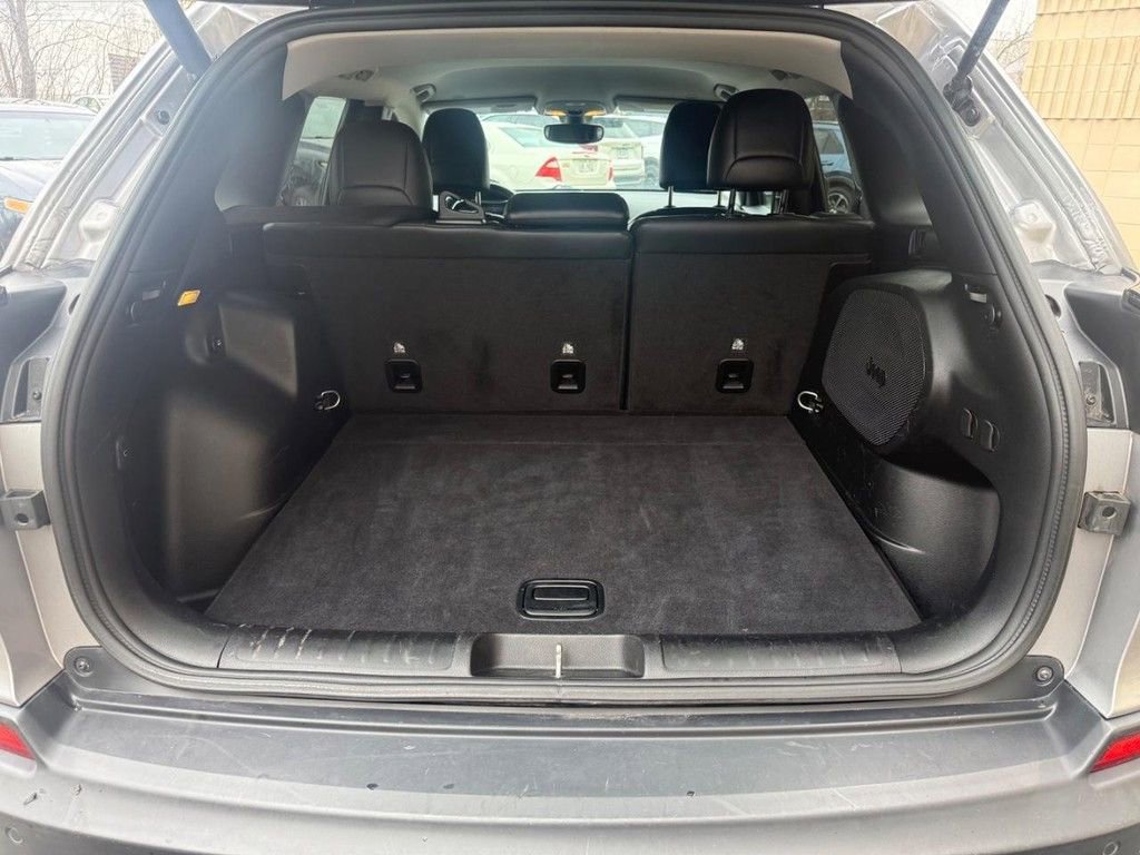 Used 2019 Jeep Cherokee Limited image 5