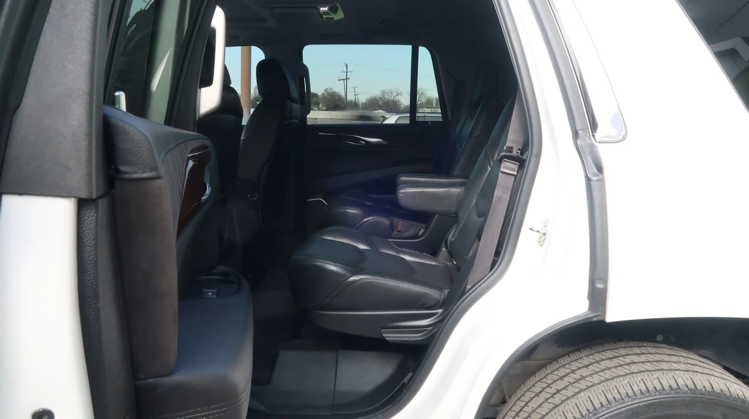 Used 2018 Cadillac Escalade Premium Luxury AWD/4WD image 19