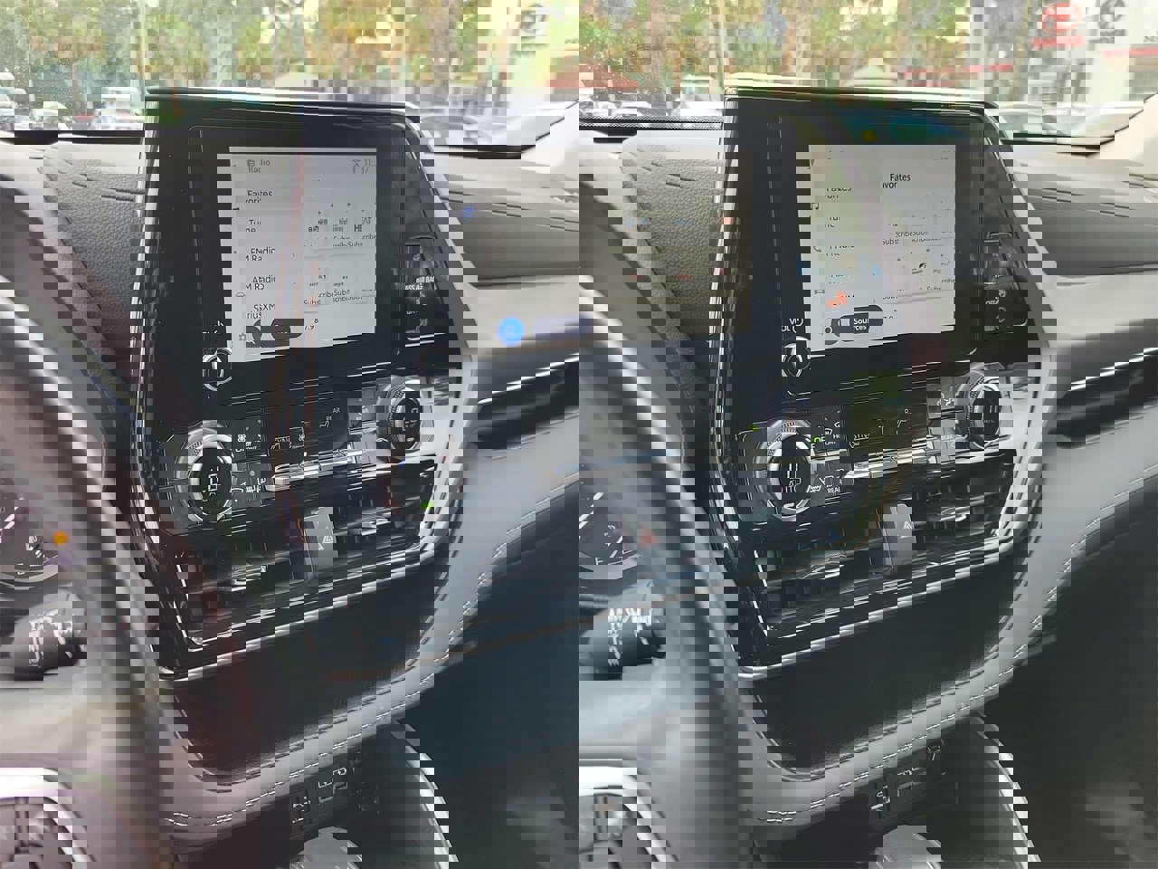 Used 2023 Toyota Highlander LE image 24