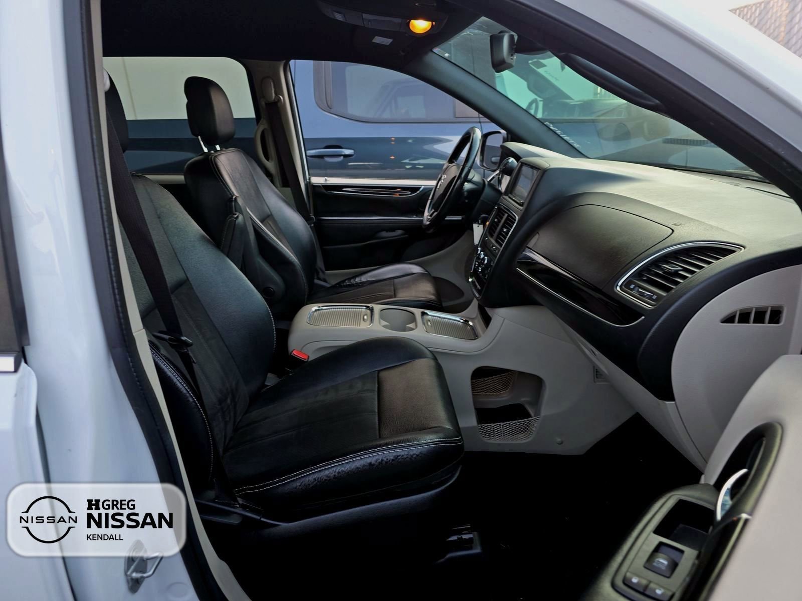 Used 2019 Dodge Grand Caravan SXT w/ Rear Park Assist Package image 10