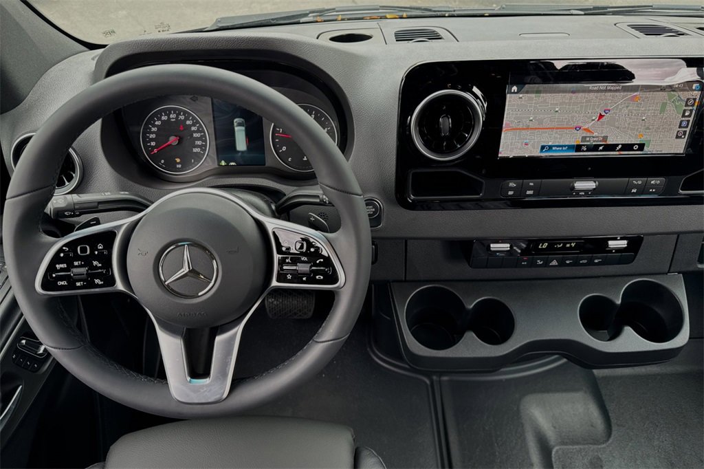 Used 2024 Mercedes-Benz Sprinter 2500 image 13