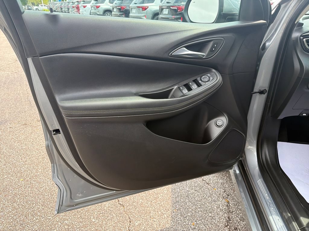 Certified 2023 Buick Encore GX Select w/ Sport Touring Package FWD image 12
