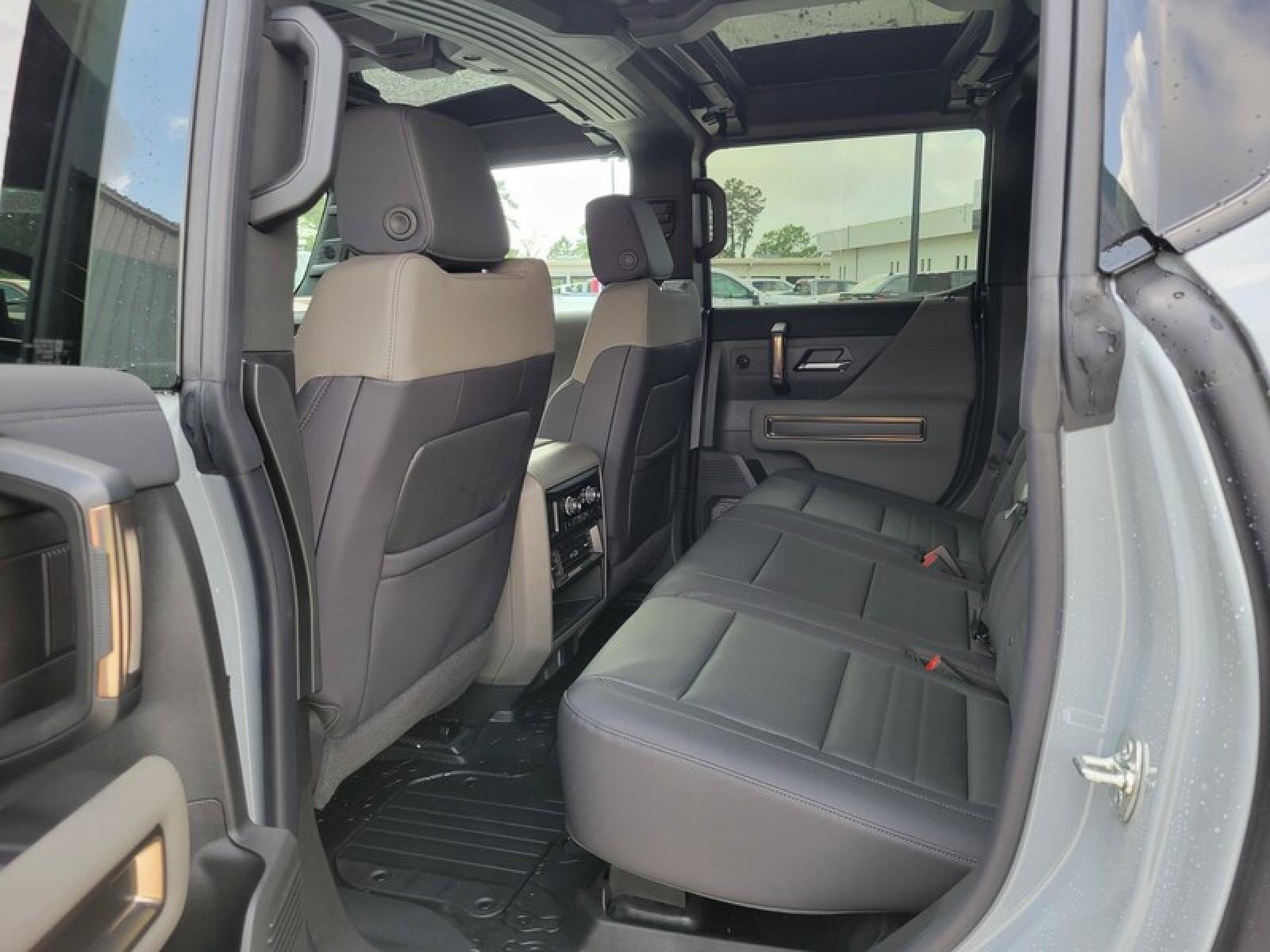 New 2025 GMC Hummer EV 2X w/ LPO, Illumination Package image 28