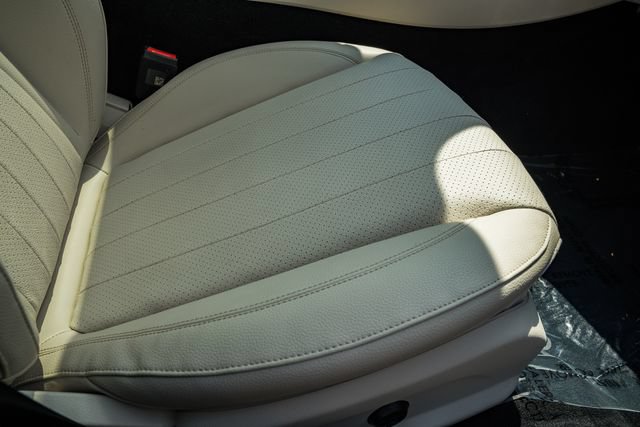 Used 2023 Mercedes-Benz E 350 4MATIC Sedan image 33