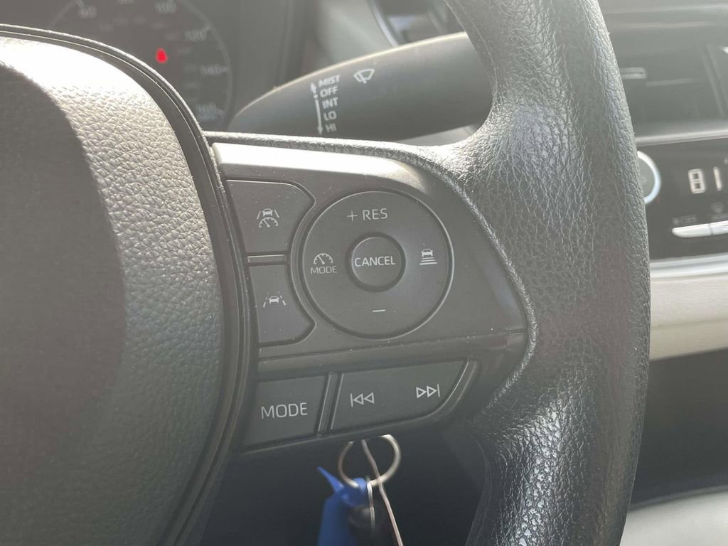 Used 2025 Toyota Corolla LE image 28