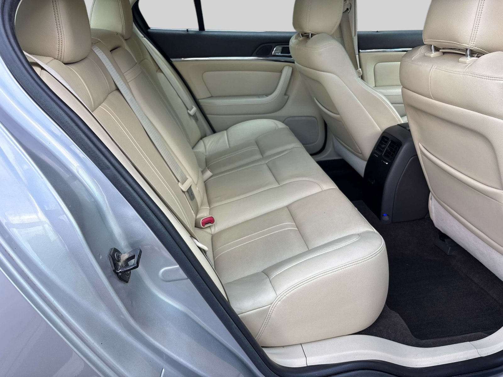 Used 2013 Lincoln MKS FWD image 14