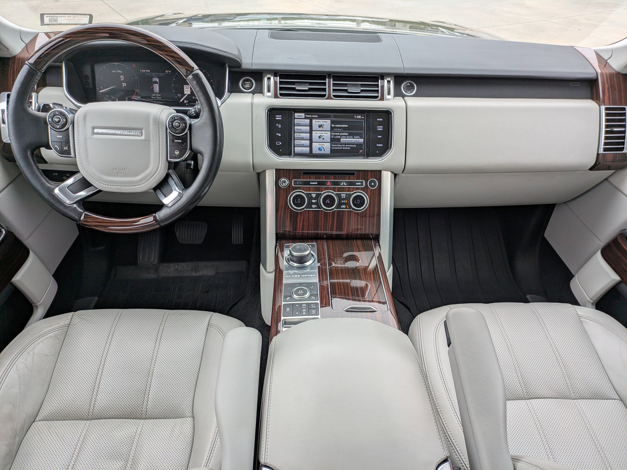 Used 2015 Land Rover Range Rover HSE image 12