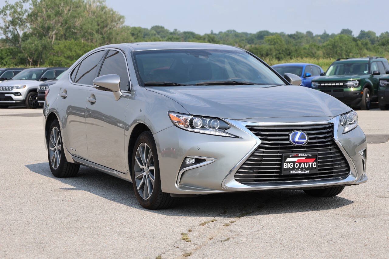 Used 2018 Lexus ES 300h w/ Navigation Package FWD image 4