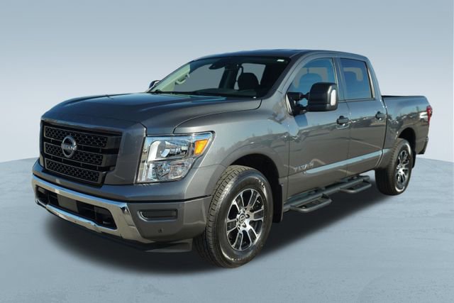 Used 2024 Nissan Titan SV w/ SV Convenience Package image 3