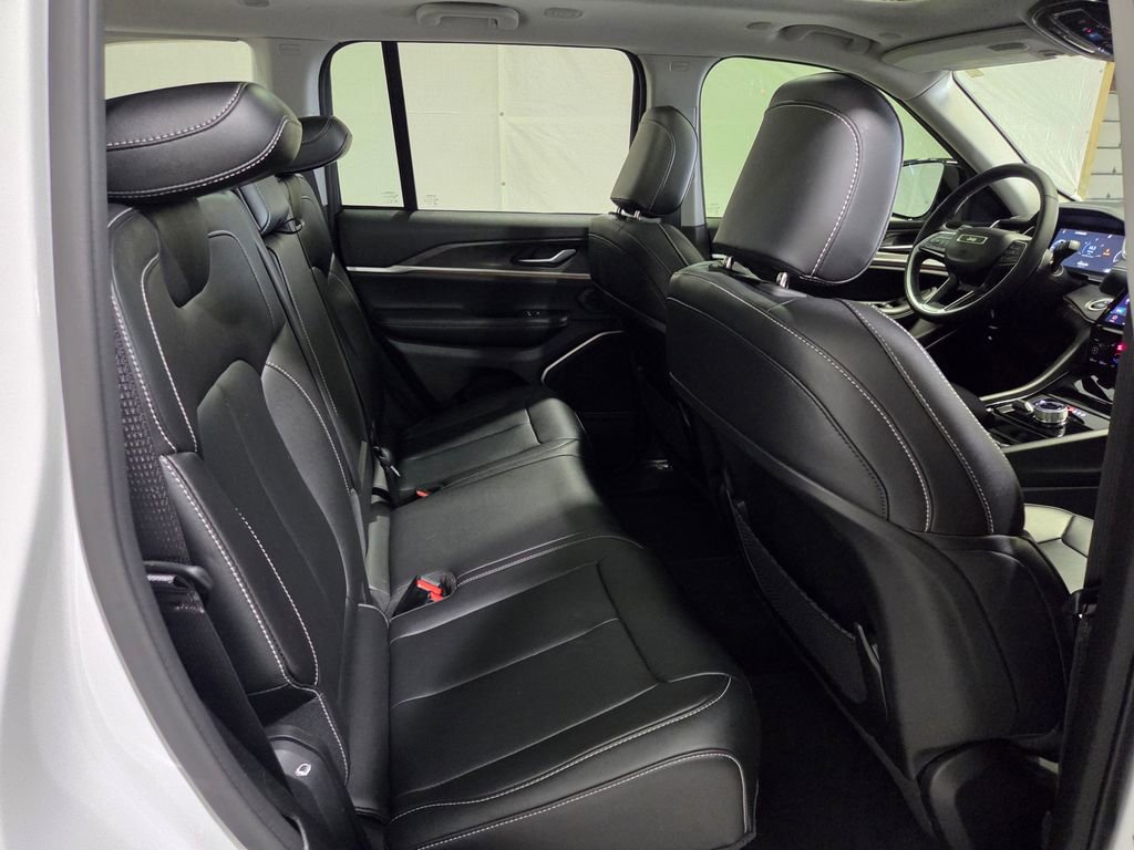 Certified 2023 Jeep Grand Cherokee Limited image 17