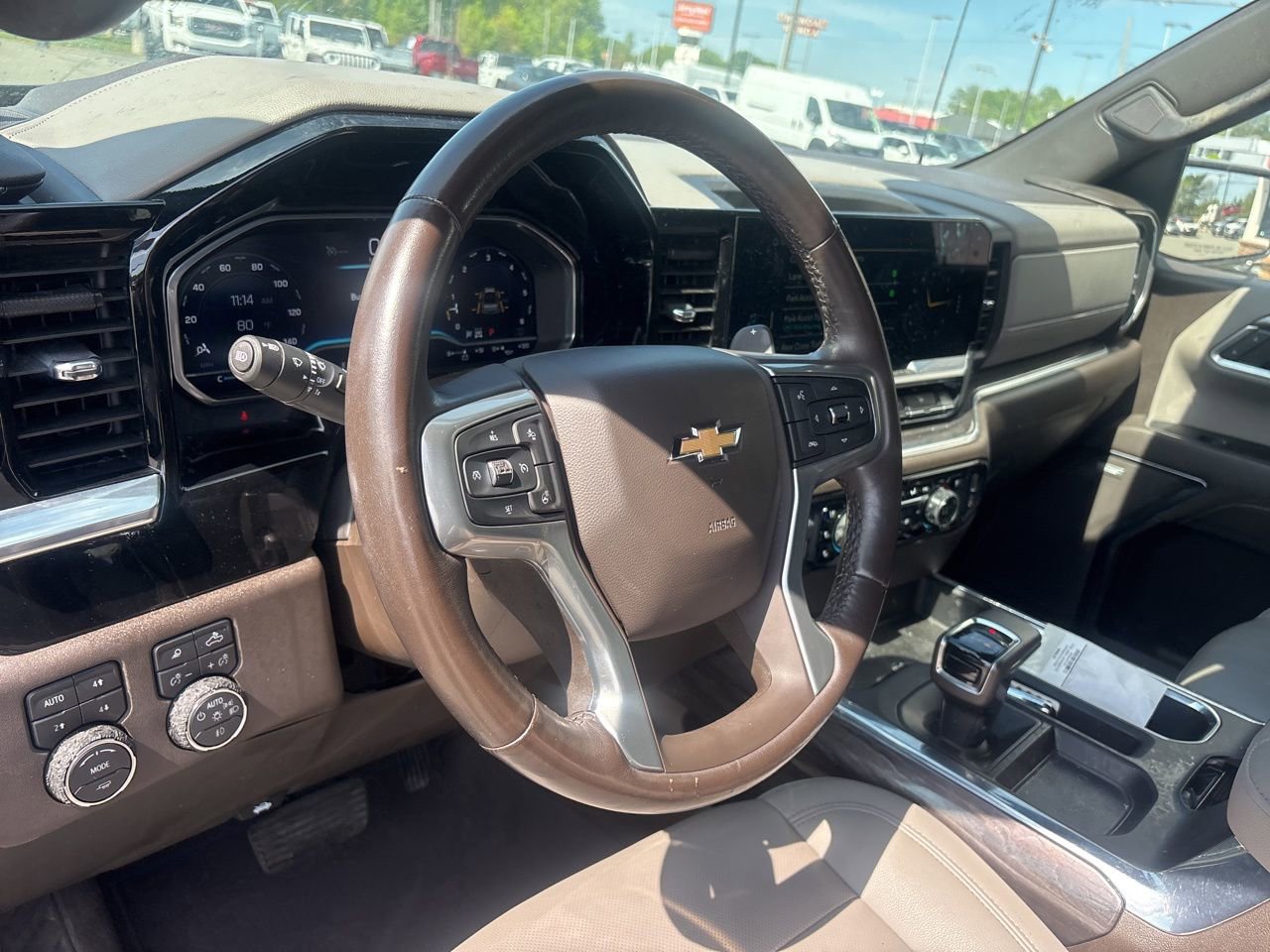 Used 2022 Chevrolet Silverado 1500 LTZ w/ Z71 Off-Road Package image 4
