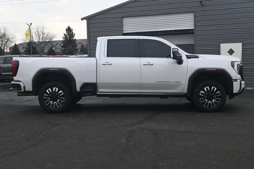 Used 2024 GMC Sierra 3500 Denali Ultimate AWD/4WD image 4