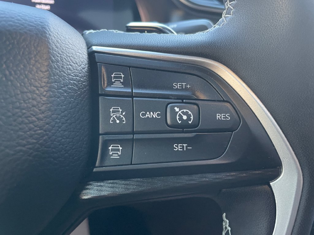 Used 2023 Jeep Grand Cherokee Altitude AWD/4WD image 24