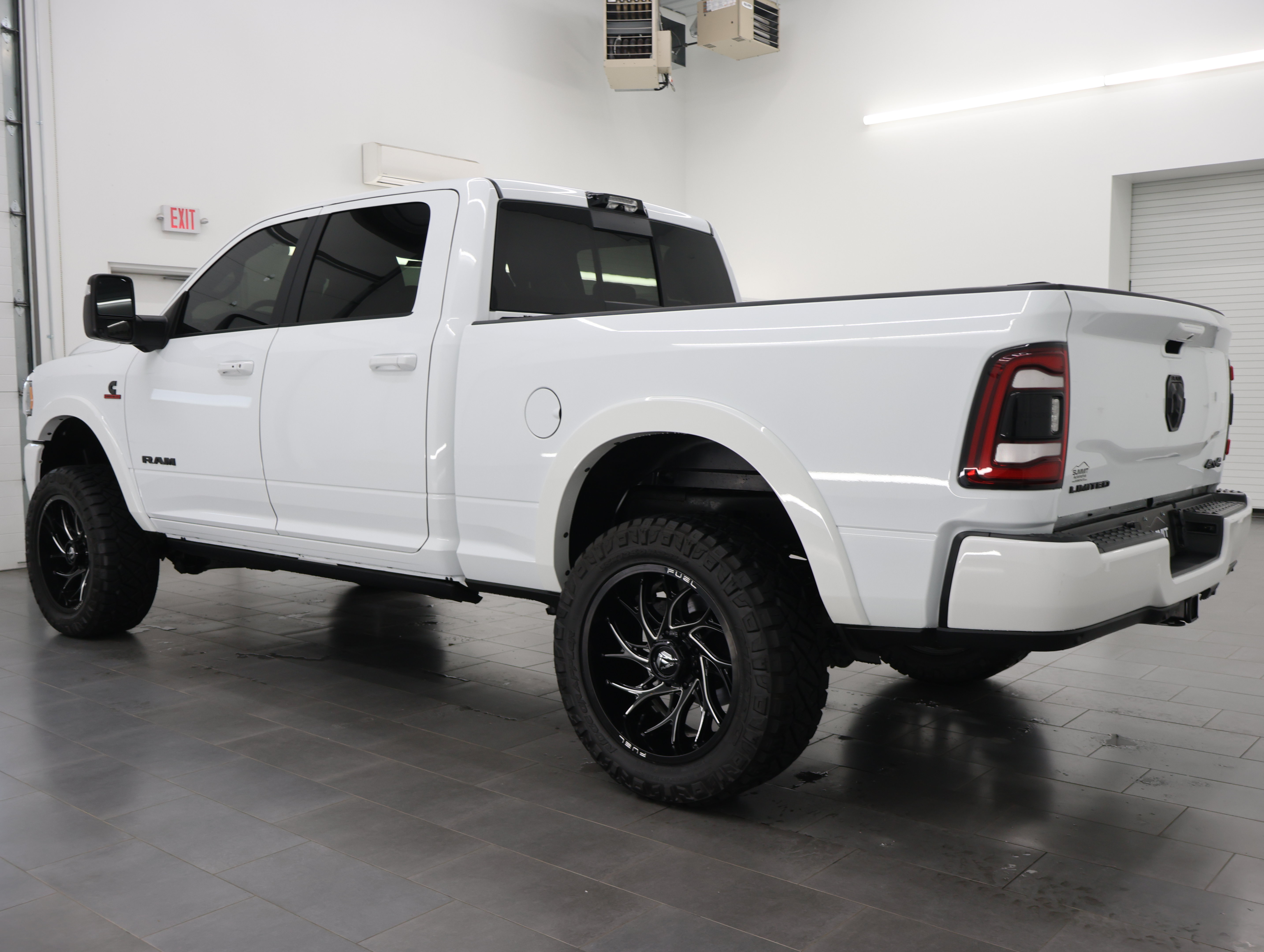 Used 2023 RAM 2500 Limited AWD/4WD image 6