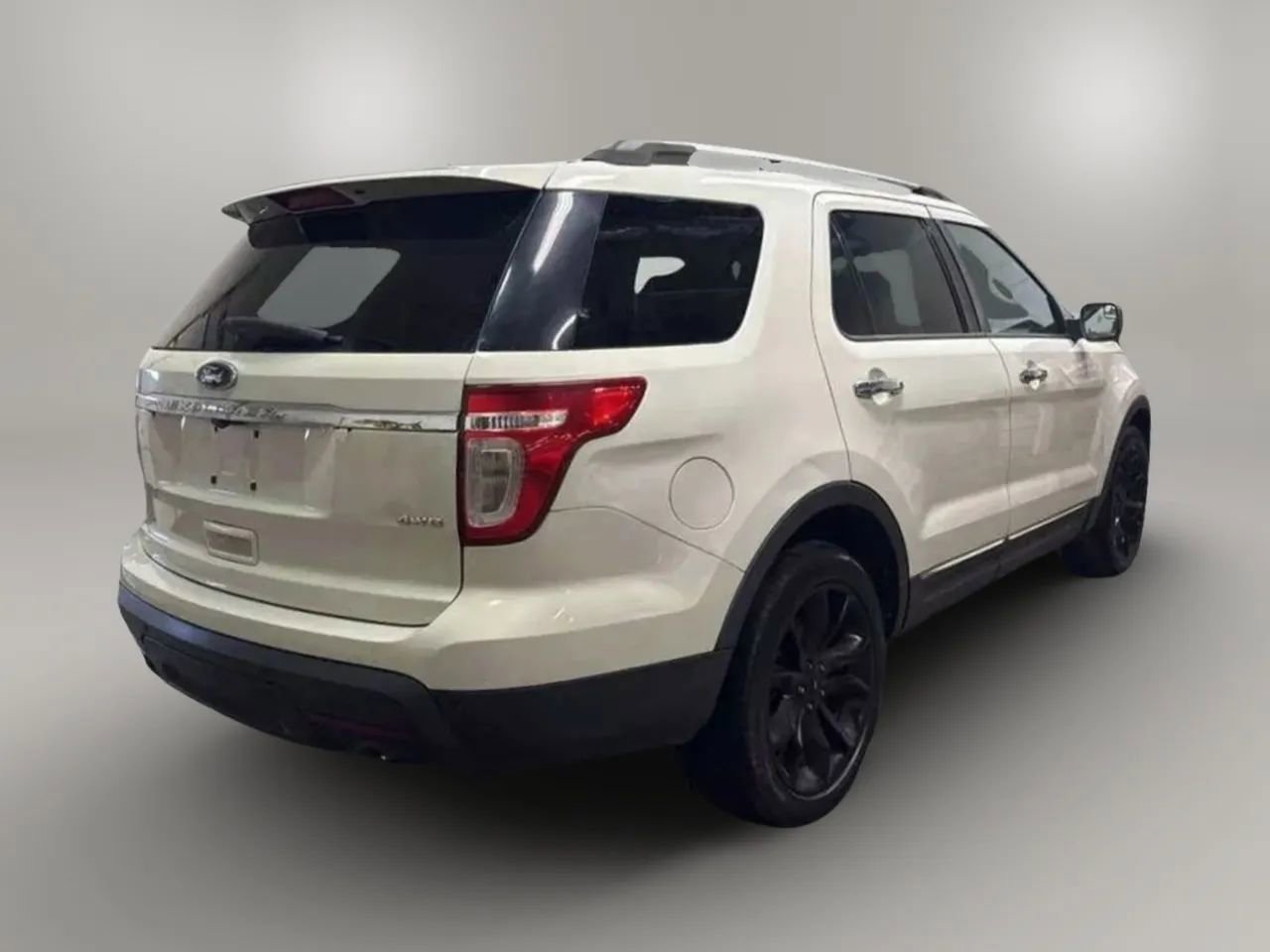 Used 2012 Ford Explorer XLT image 3