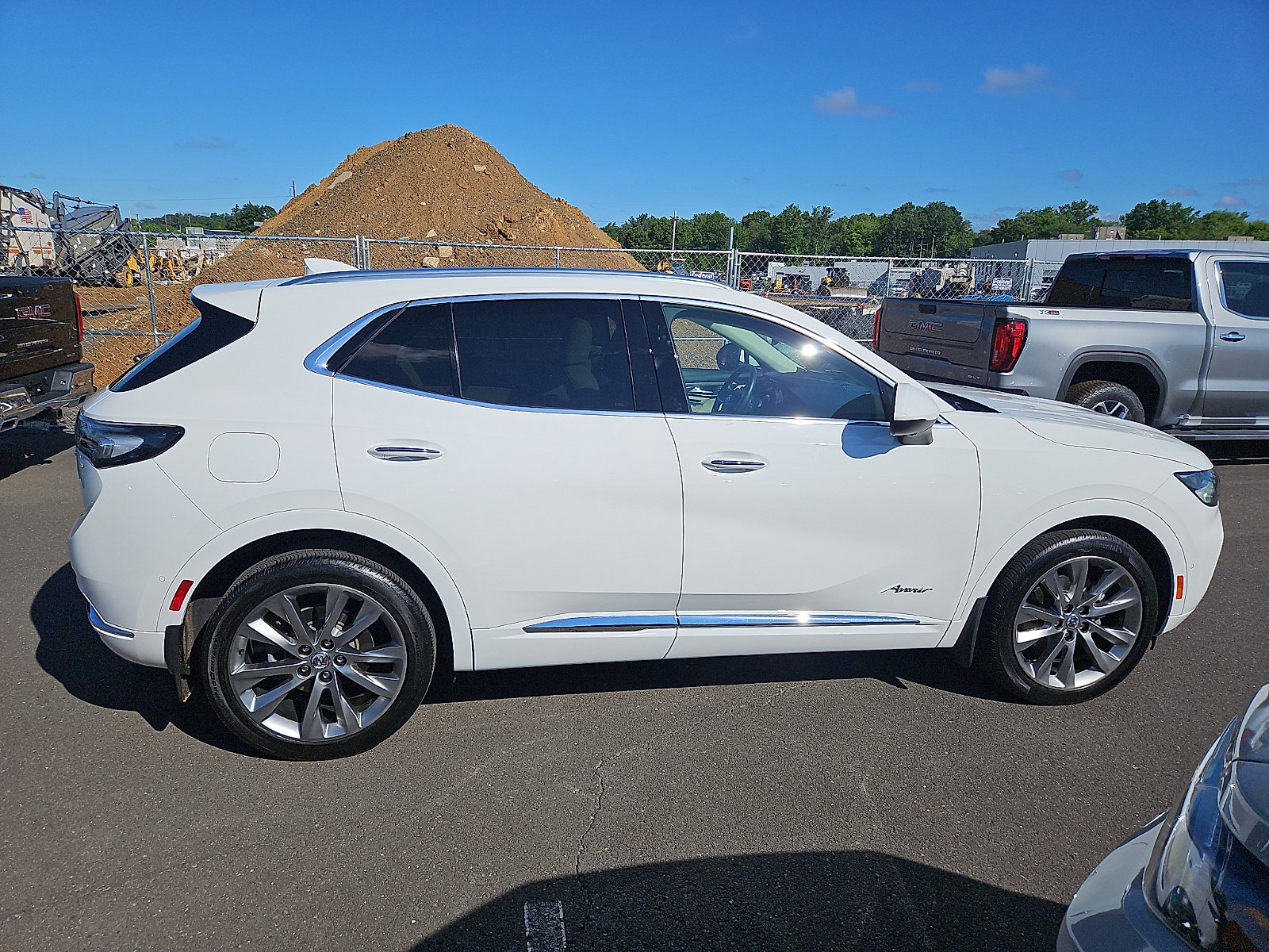 Used 2022 Buick Envision Avenir w/ Technology Package II AWD/4WD image 7