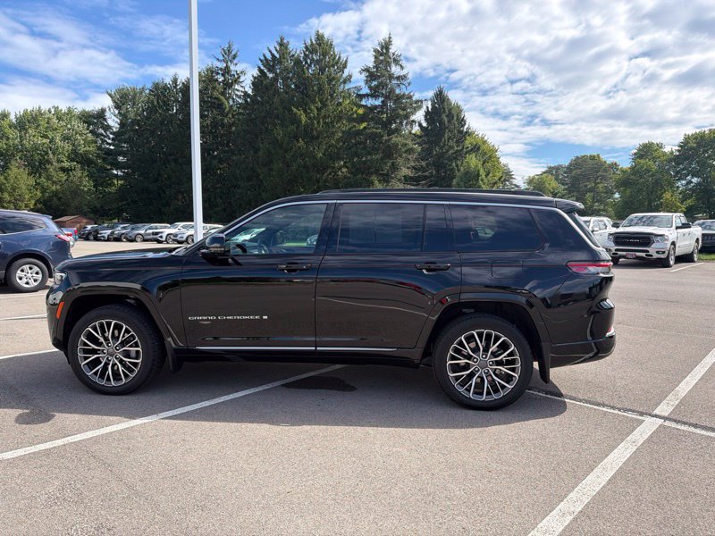 Used 2026 Jeep Grand Cherokee L Summit w/ Advanced Protech Group IV AWD/4WD image 6