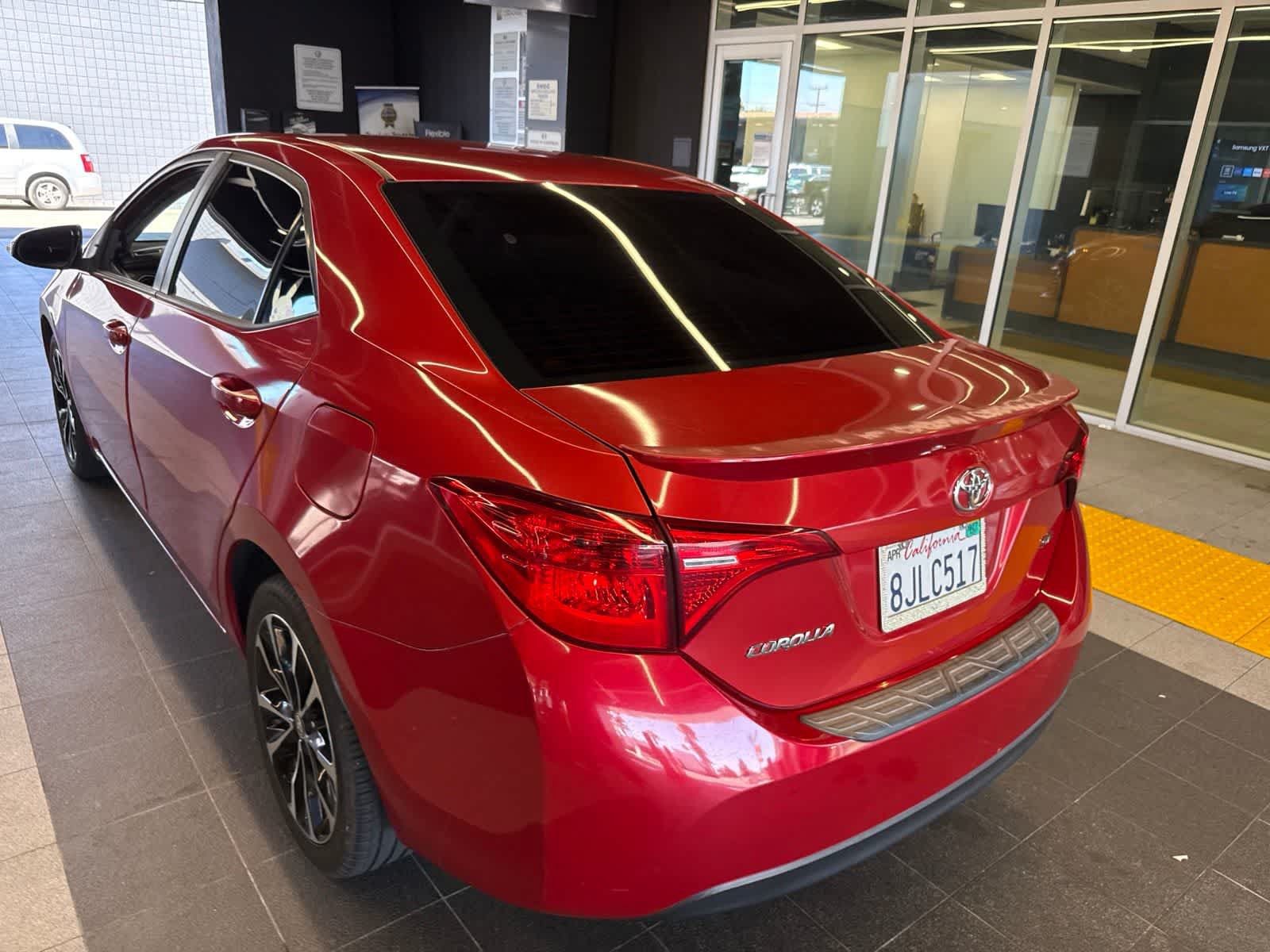 Used 2019 Toyota Corolla SE w/ Carpet Mat Package (TMS) FWD image 10
