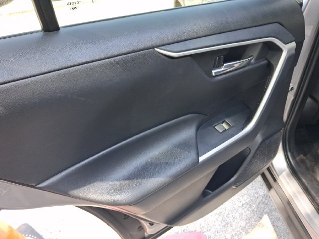 Used 2022 Toyota RAV4 XLE AWD/4WD image 9