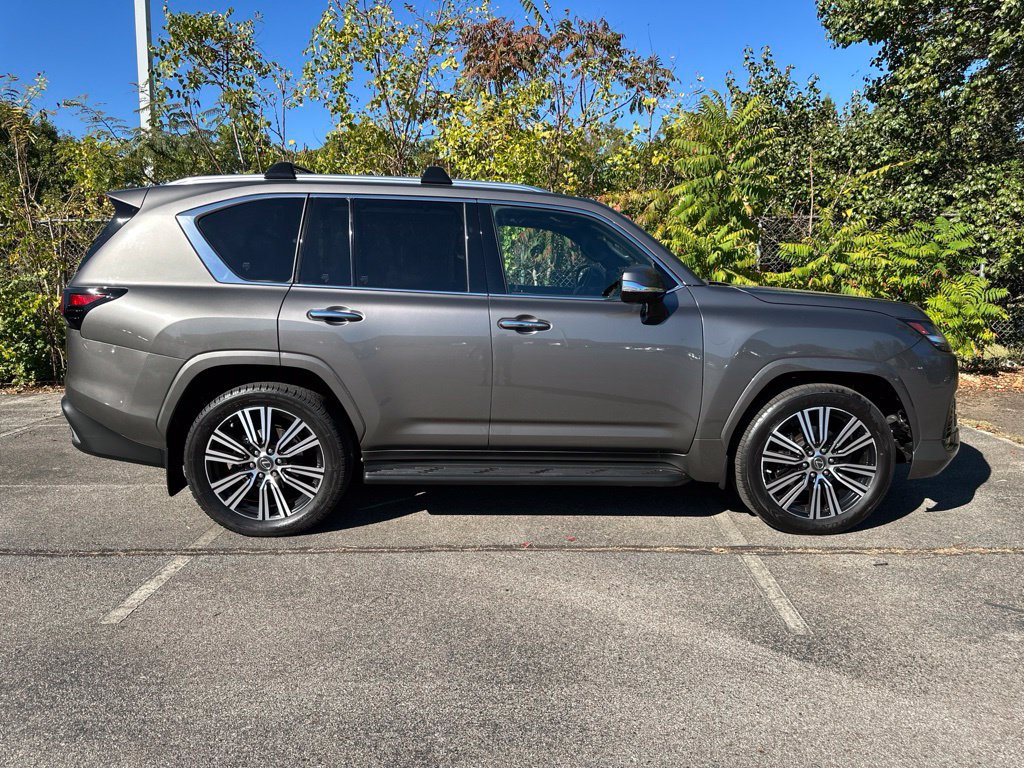 Used 2023 Lexus LX 600 4WD w/ Accessory Package (Z1) image 2