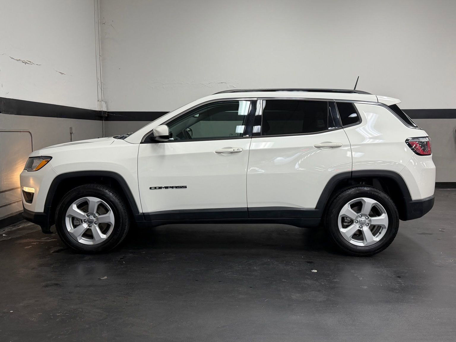 Used 2018 Jeep Compass Latitude image 9