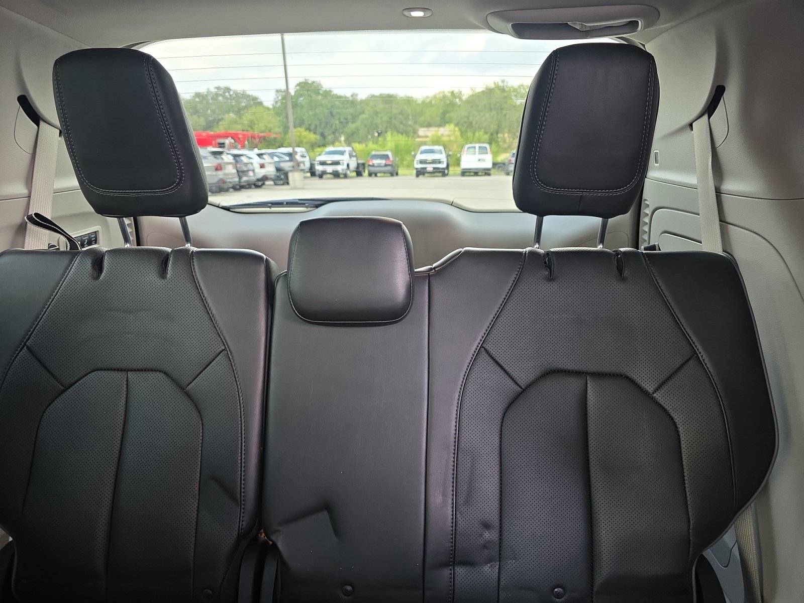 Used 2018 Chrysler Pacifica Limited w/ Tire & Wheel Group FWD image 22