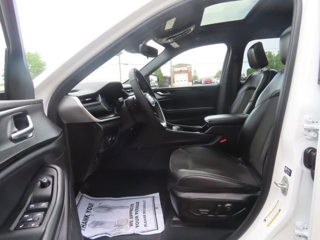 Used 2023 Jeep Grand Cherokee Altitude AWD/4WD image 20