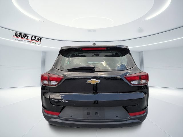 Used 2021 Chevrolet TrailBlazer LS FWD image 4