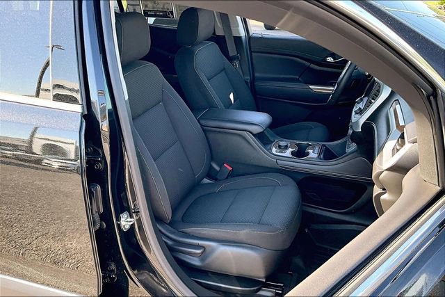 Used 2023 GMC Acadia SLE w/ Driver Convenience Package FWD image 26