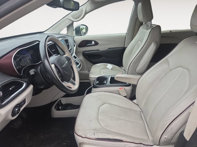 Used 2017 Chrysler Pacifica Limited w/ Advanced Safetytec Group FWD image 9