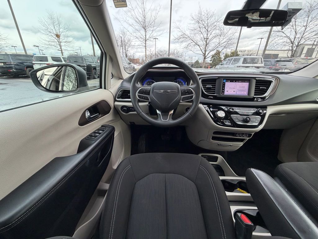 Certified 2022 Chrysler Voyager LX image 19