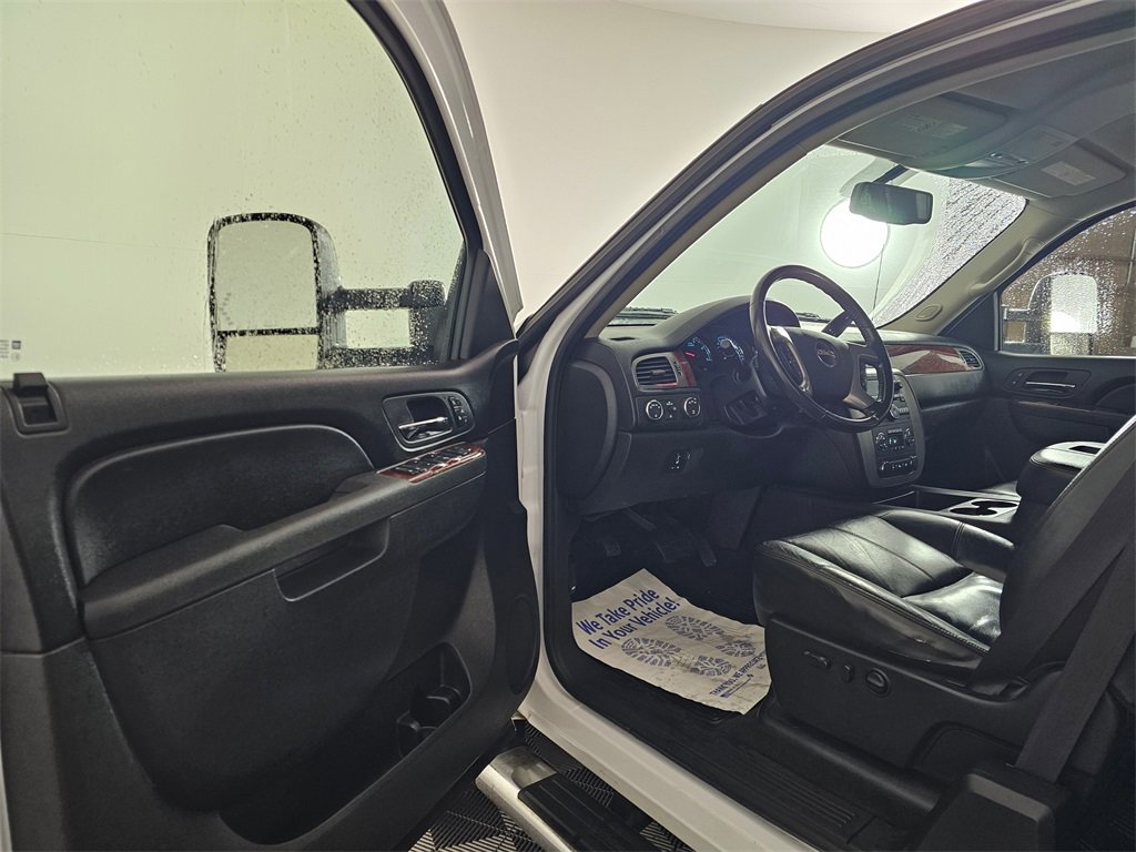 Used 2011 GMC Sierra 3500 SLT w/ SLT Convenience Package image 25