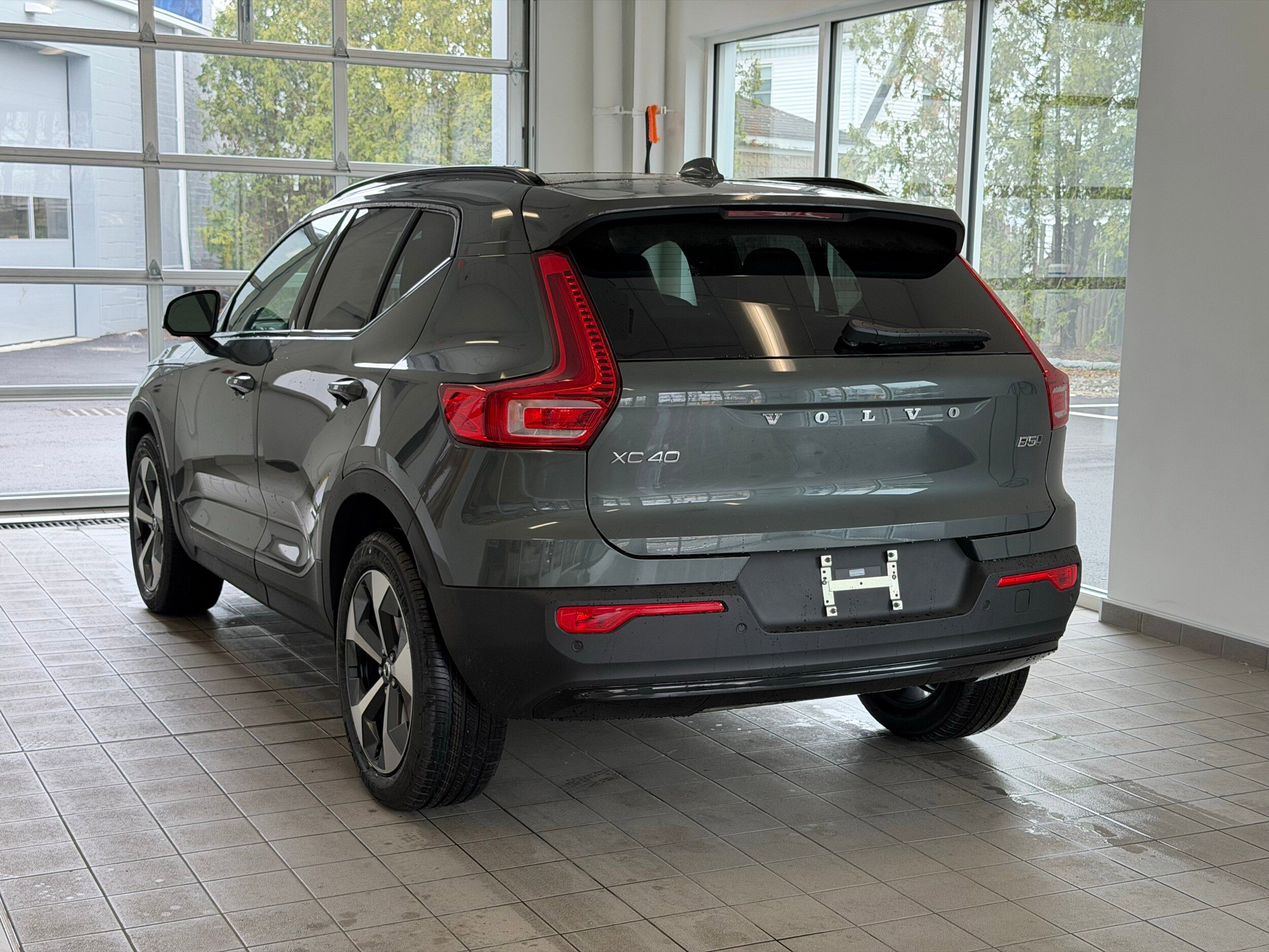 New 2026 Volvo XC40 B5 Plus w/ Climate Package AWD/4WD image 8