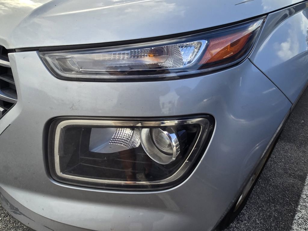 Used 2020 Hyundai Venue SEL image 9