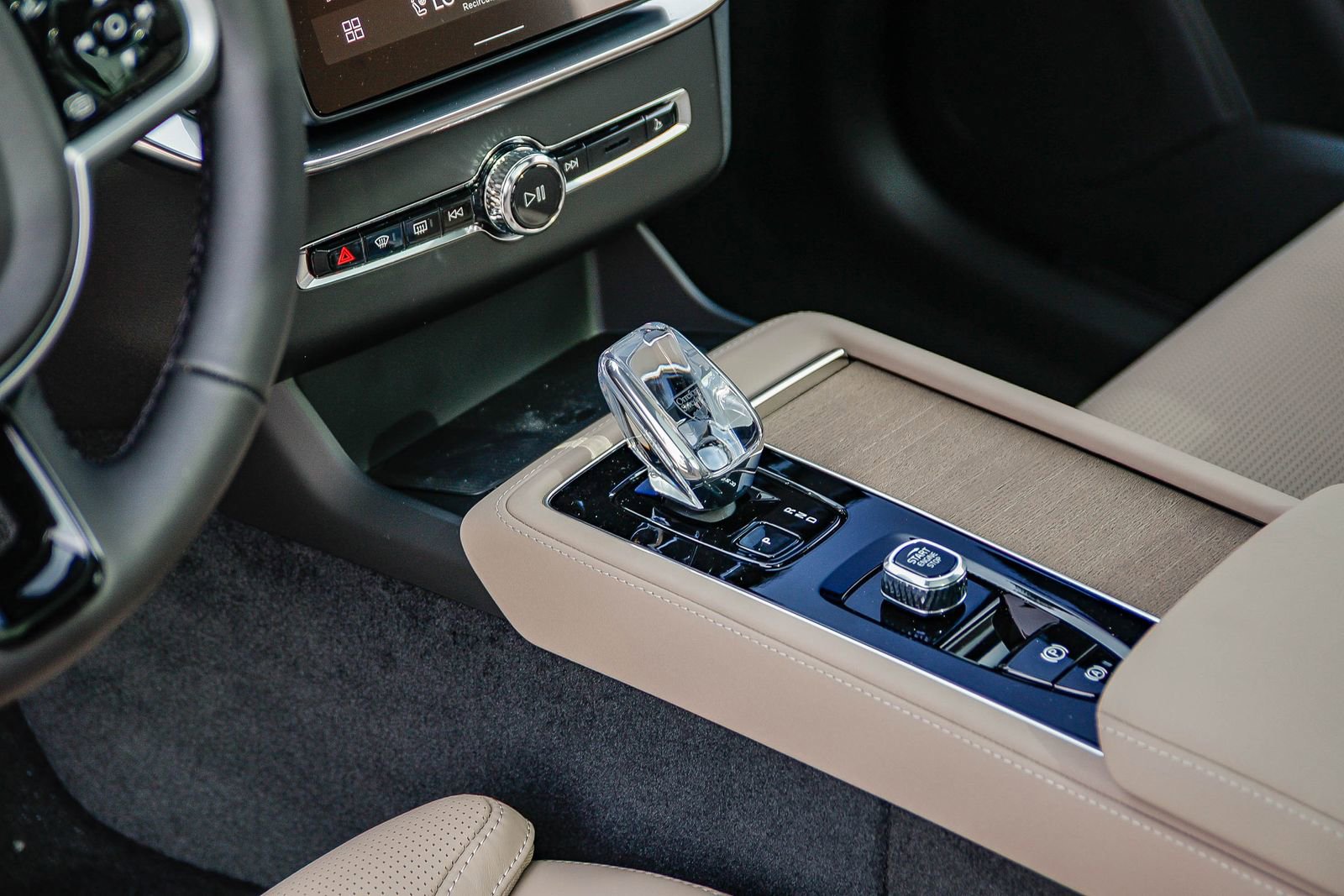 New 2026 Volvo XC90 T8 Ultra w/ Protection Package Premier image 20