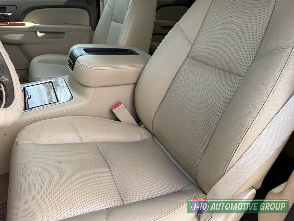 Used 2013 Chevrolet Avalanche LTZ AWD/4WD image 23