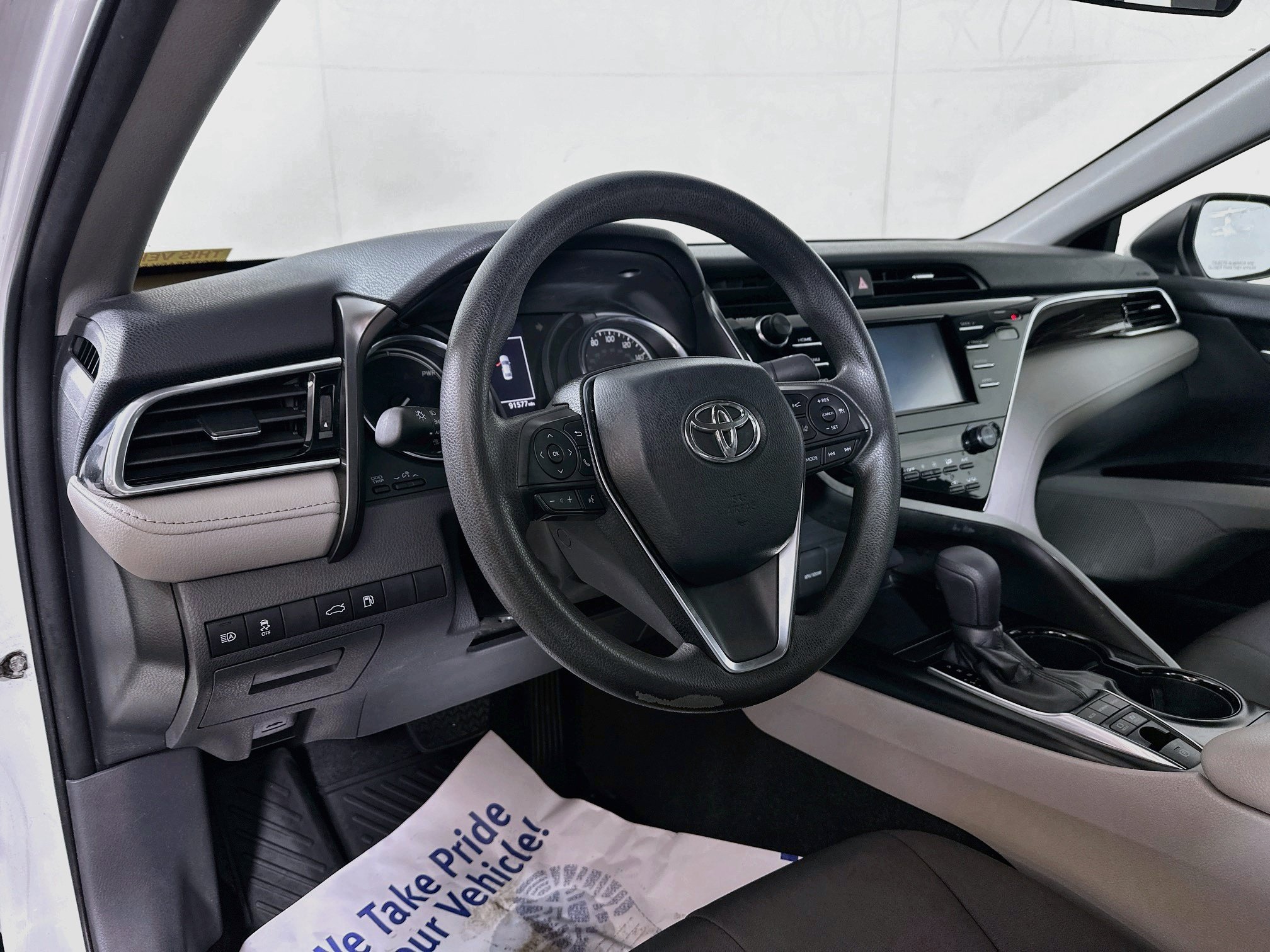 Used 2018 Toyota Camry LE FWD image 9