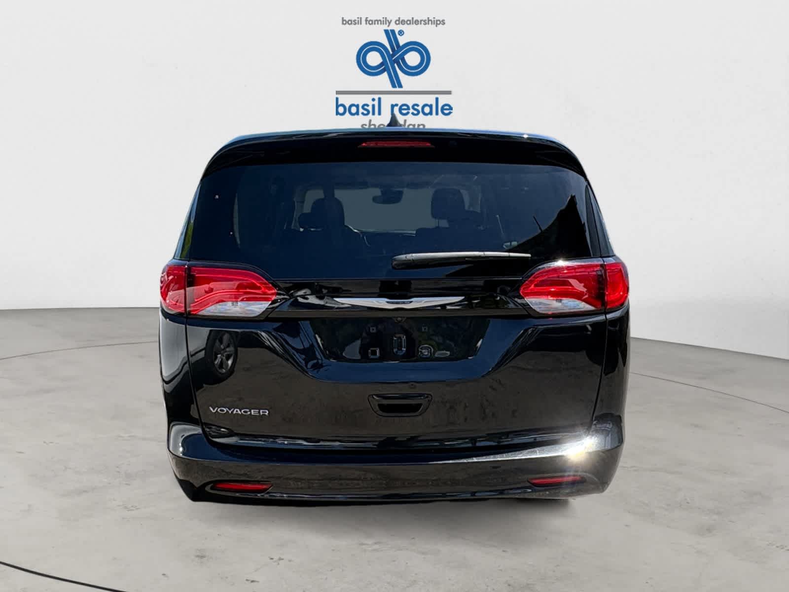 Used 2023 Chrysler Voyager LX FWD image 5